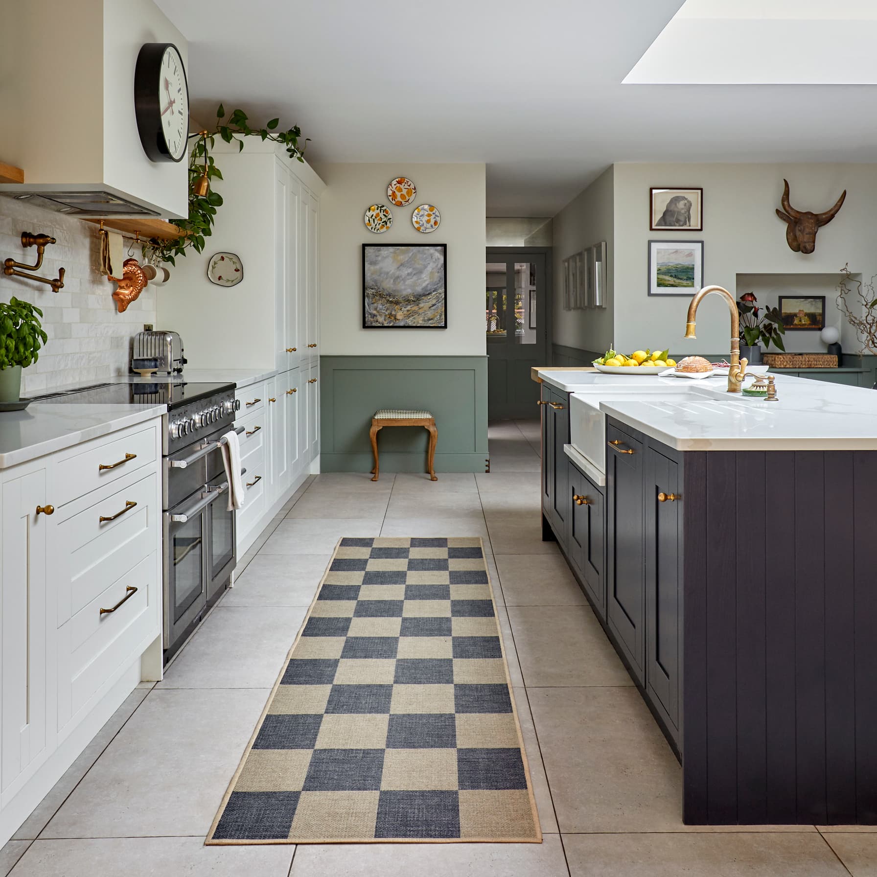 Cecilia 2023 05 220602 sq